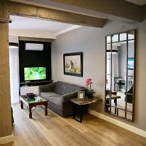 https://urban-living-3-thessaloniki.hotels-of-thessaloniki.com